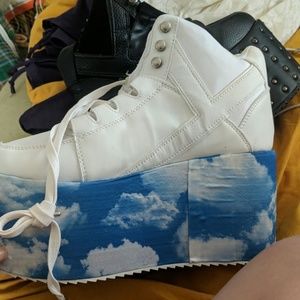 Platform yru boots cloud print never worn